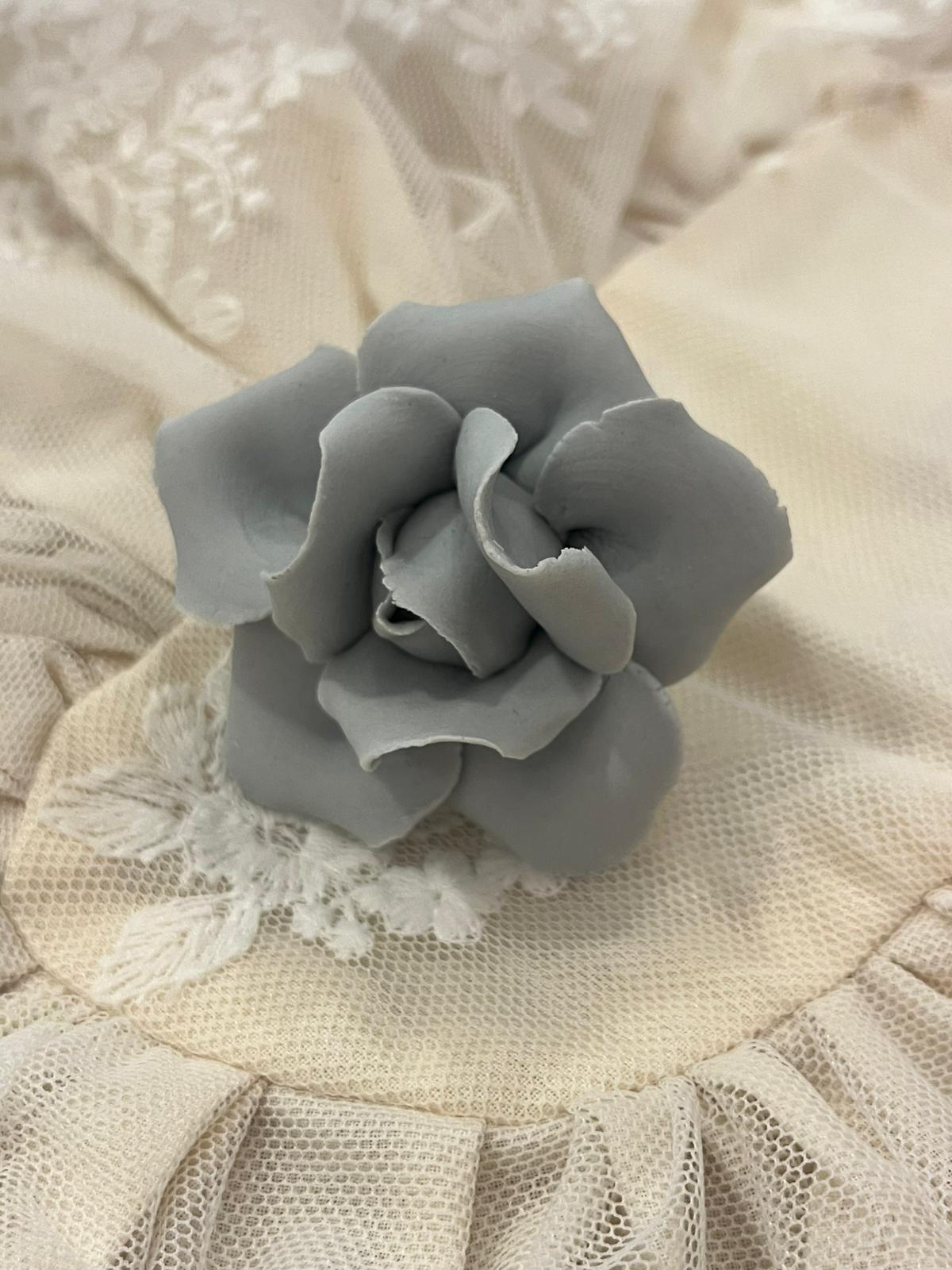 pomello decorativo in porcellana a forma di bocciolo di rosa. 6x5cm
