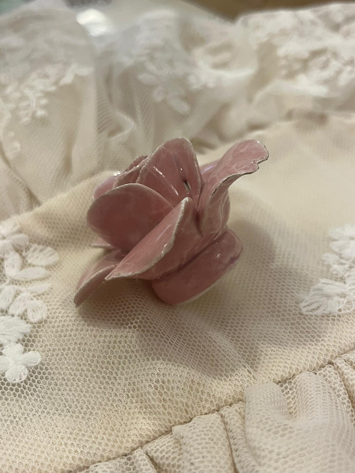 pomello decorativo in porcellana a forma di bocciolo di rosa. 3,5x5cm