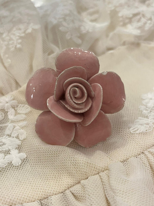 pomello decorativo in porcellana a forma di bocciolo di rosa. 3,5x5cm