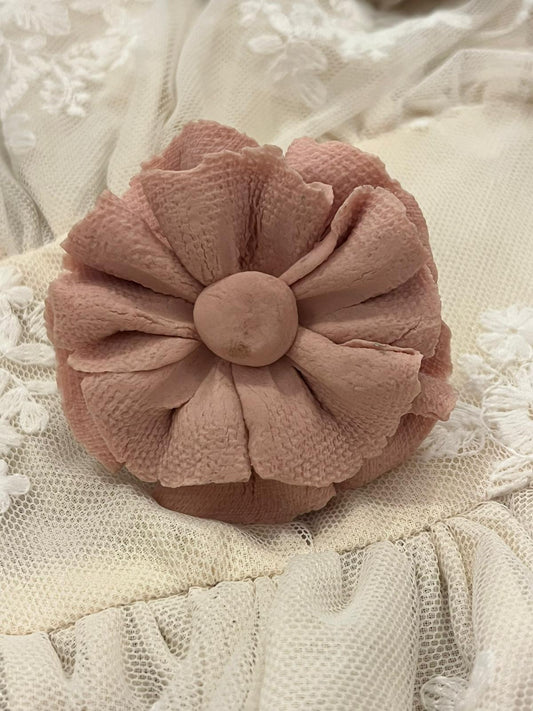 pomello decorativo in porcellana a forma di fiore. 6x4cm