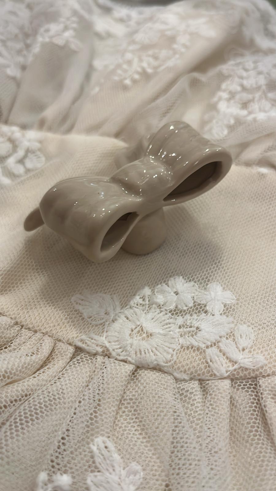 pomello decorativo in porcellana a forma di fiocco 5,5x6x3,5cm