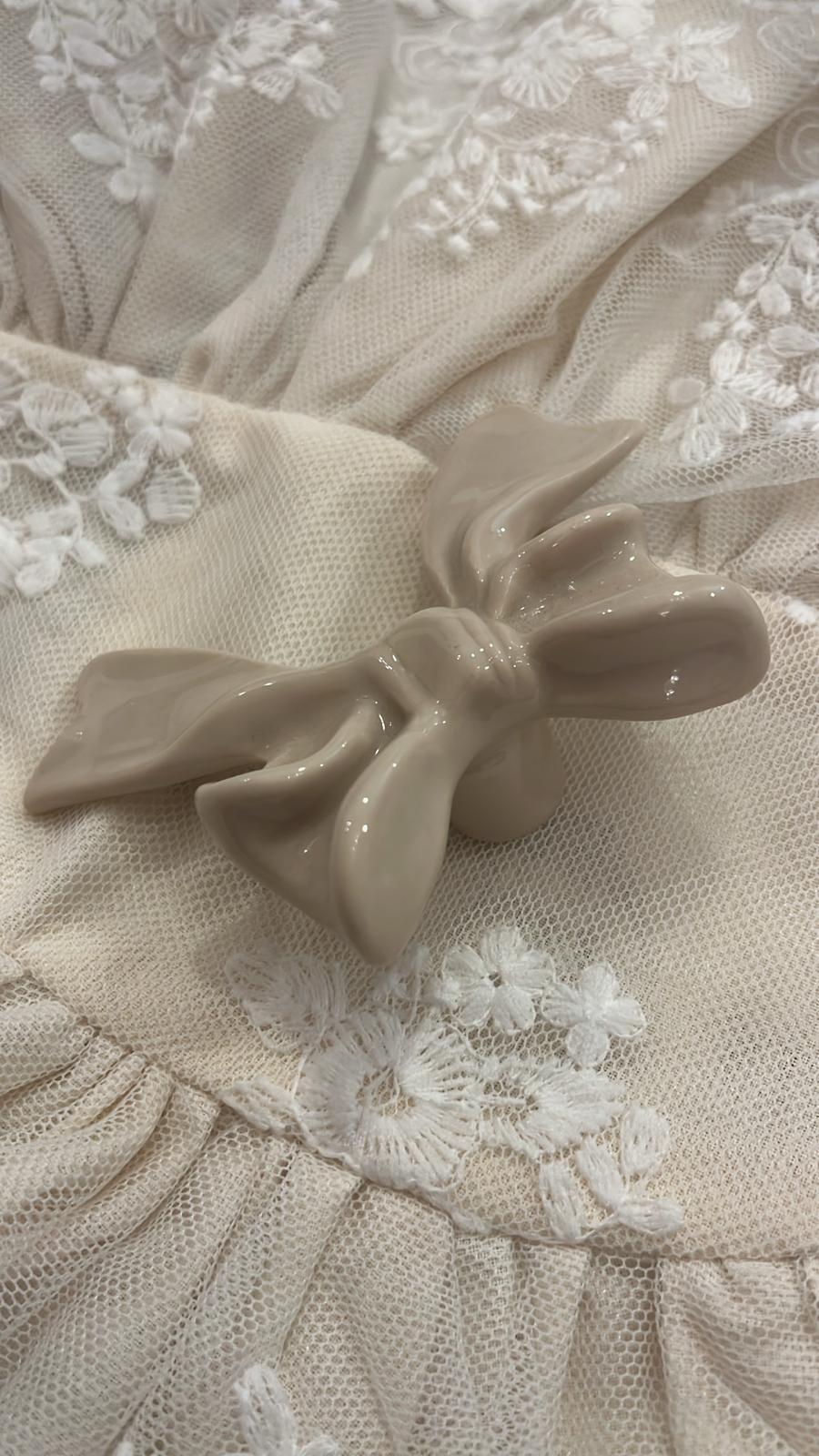 pomello decorativo in porcellana a forma di fiocco 6x6x3cm