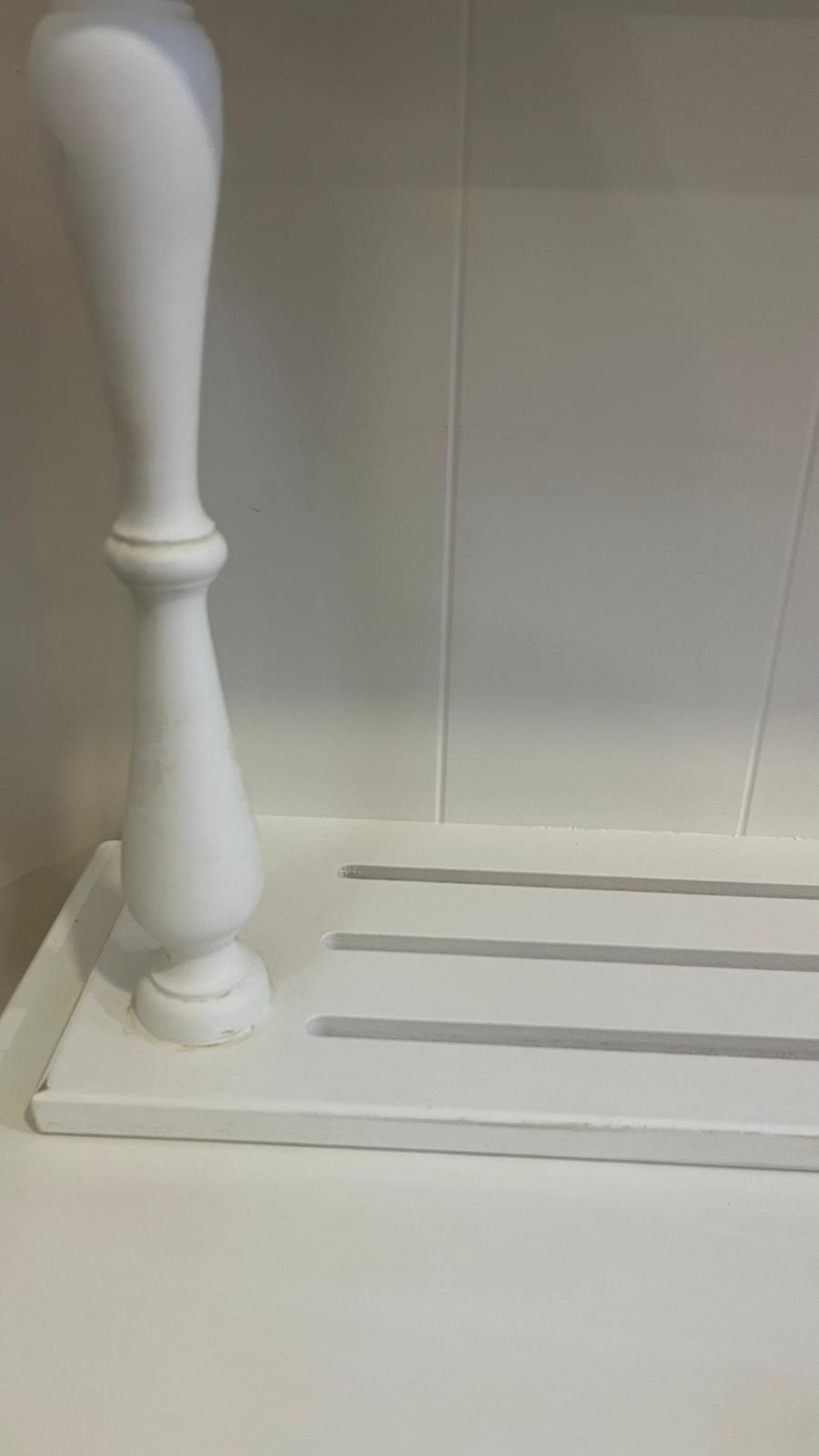Piattaia con base  shabby chic con dettagli a fiocco 146x90x35cm
