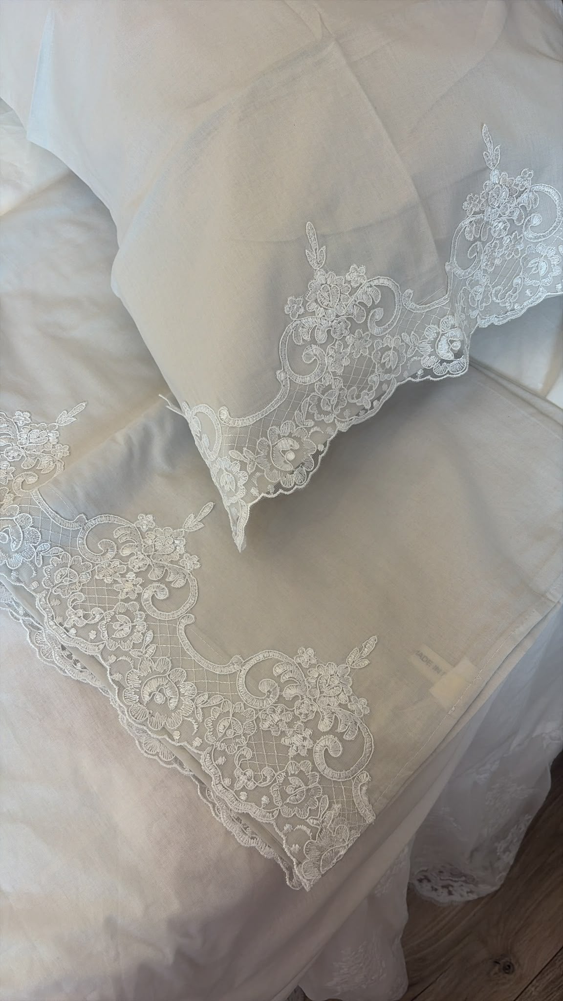 LENZUOLA&nbsp; 100%100 COTONE PERCALLE CON PIZZO DEBRODE OFFICINA TESSILE