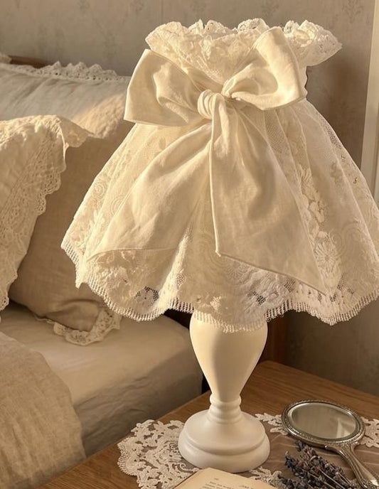 ABATJOUR IN LEGNO CON CUPOLA IN PIZZO YULIA WHITE OFFICINA TESSILE