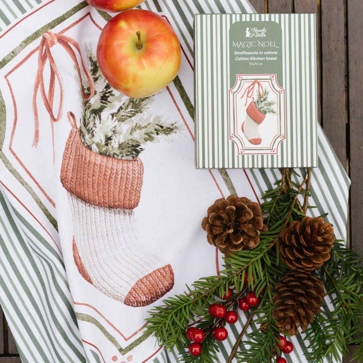 STROFINACCIO IN COTONE MAGIC NOEL NUVOLE DI STOFFA 50X70CM VERDE
