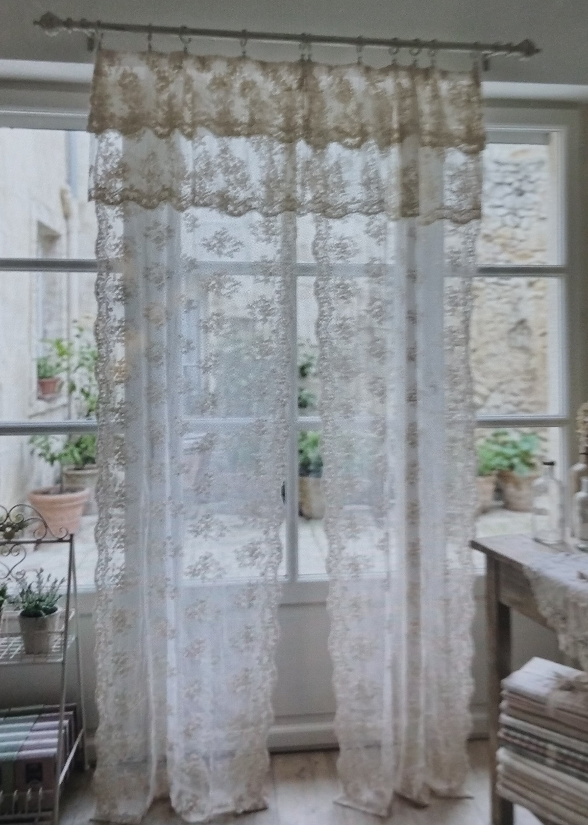 OFFICINA TESSILE COPPIA DI VETRAGEE PIZZO JULIA COLOR TORTORA