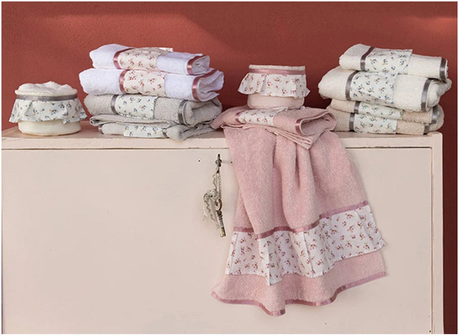L'ATELIER 17 Set 2 asciugamani coppia spugna LAVINIA con balza a fiori 5 colori 8059427525889